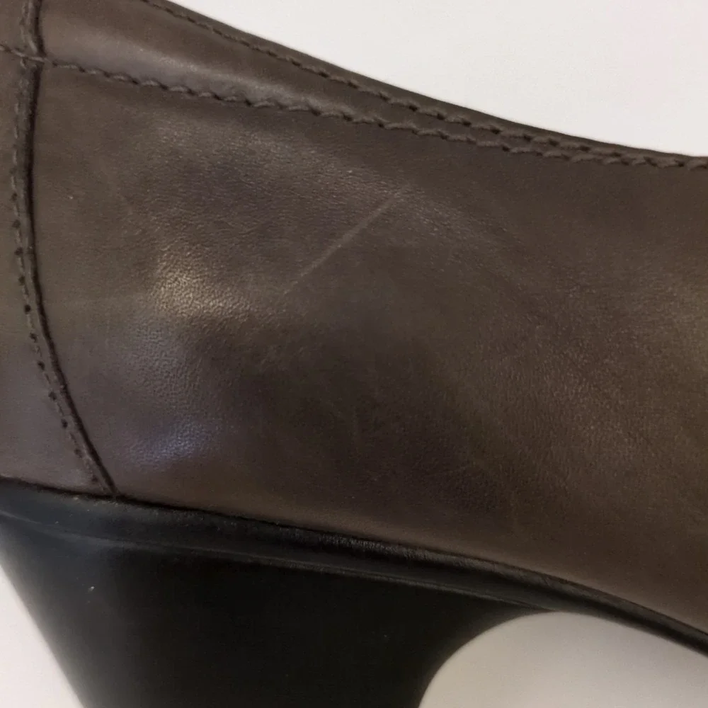 Clarks Boots Womens Gray‎ 8 Leather Ankle Bootie Shoes Side Zip Stretch 67785